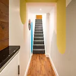 The Nest - Luxury 16 Person Apt W Jacuzzi & Parking
