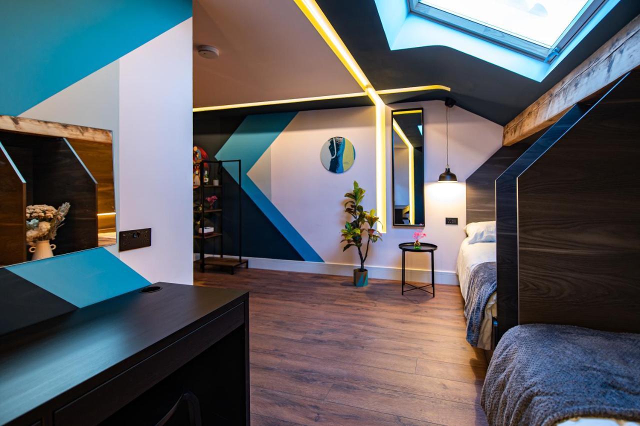 The Nest - Luxury 16 Person W Jacuzzi & Parking * Blackpool