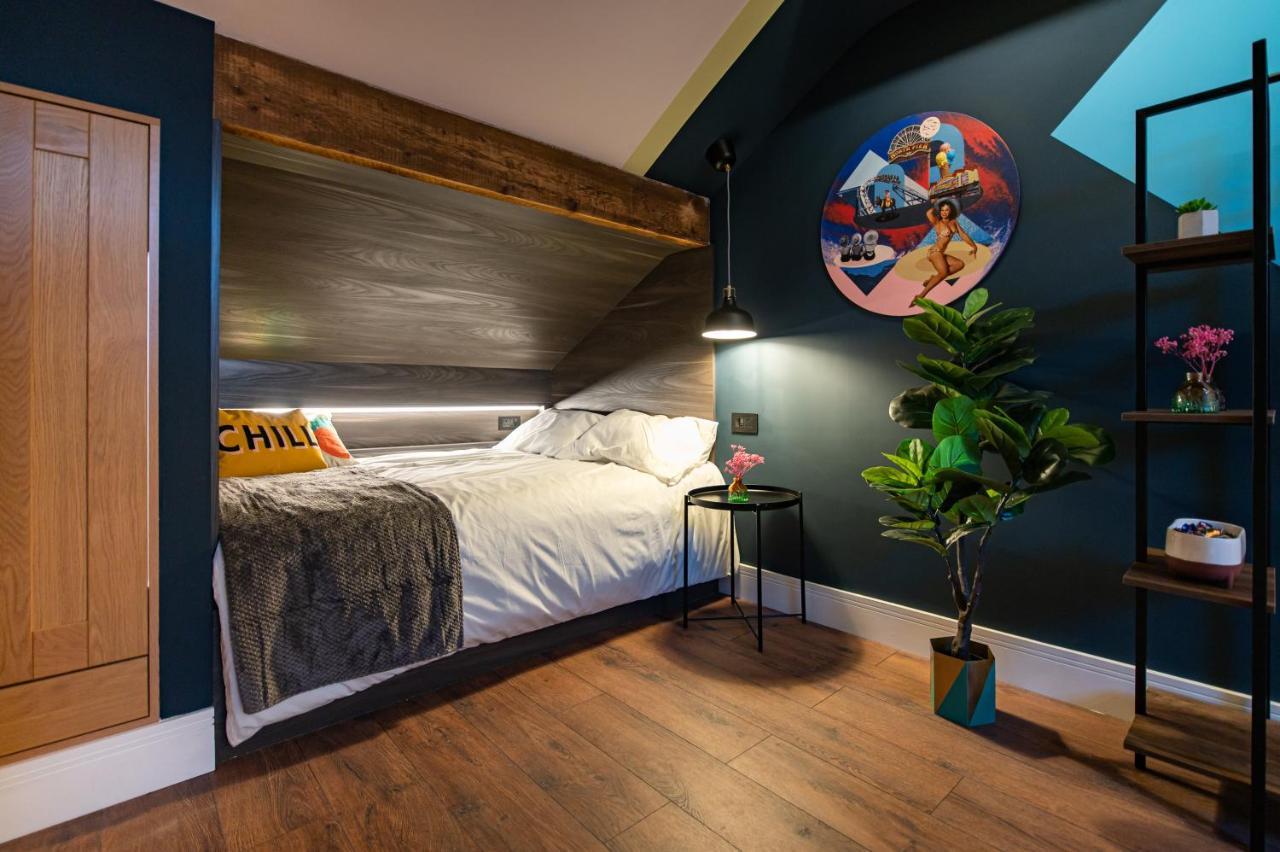 The Nest - Luxury 16 Person W Jacuzzi & Parking