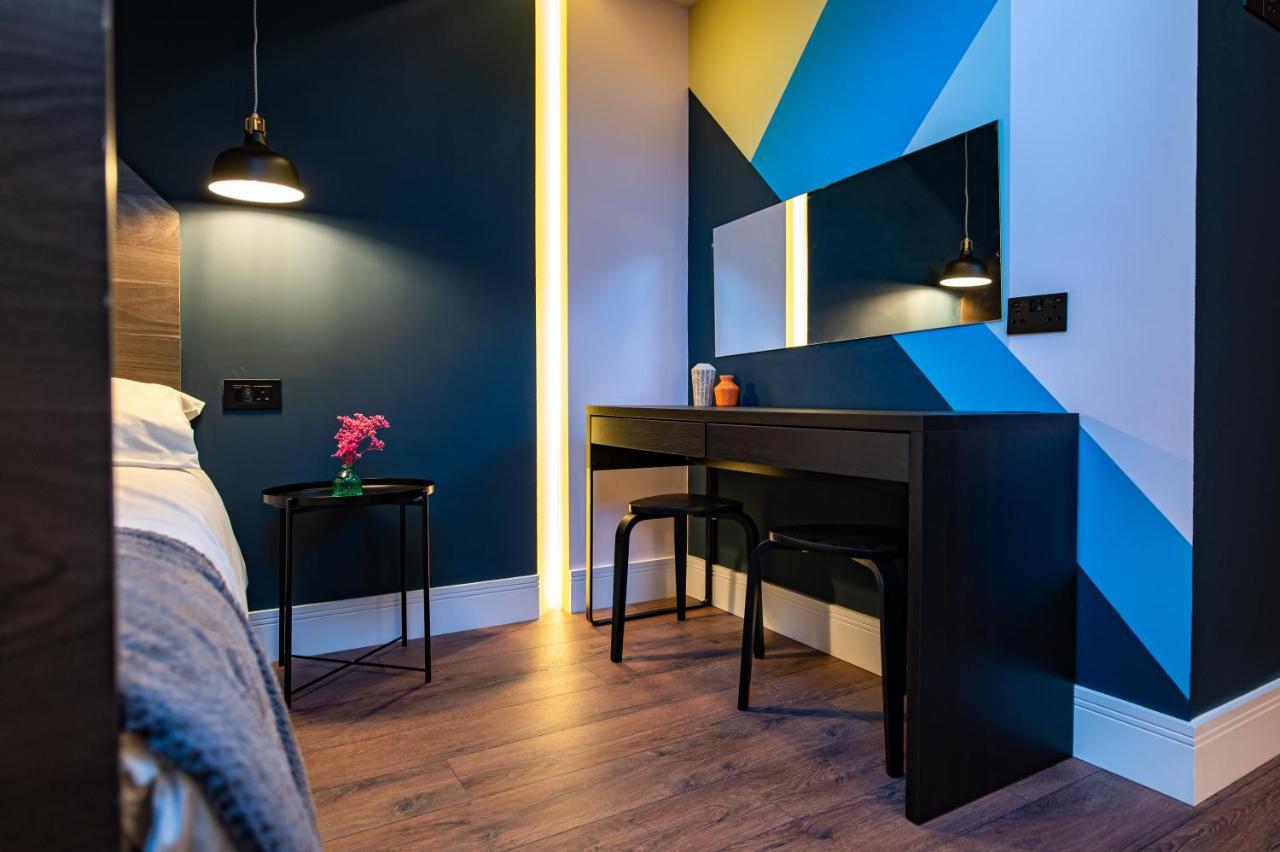 The Nest - Luxury 16 Person W Jacuzzi & Parking