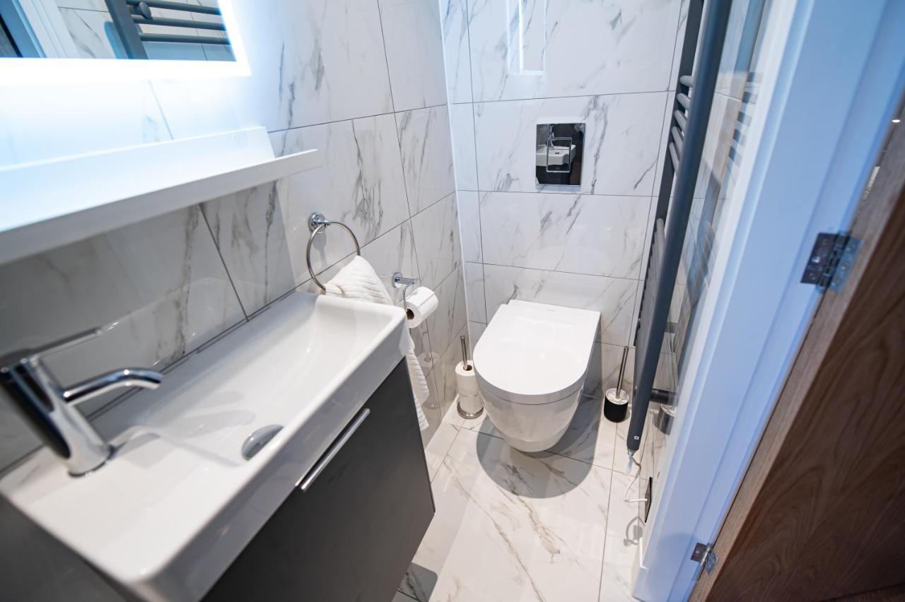 The Nest - Luxury 16 Person W Jacuzzi & Parking Apartment *