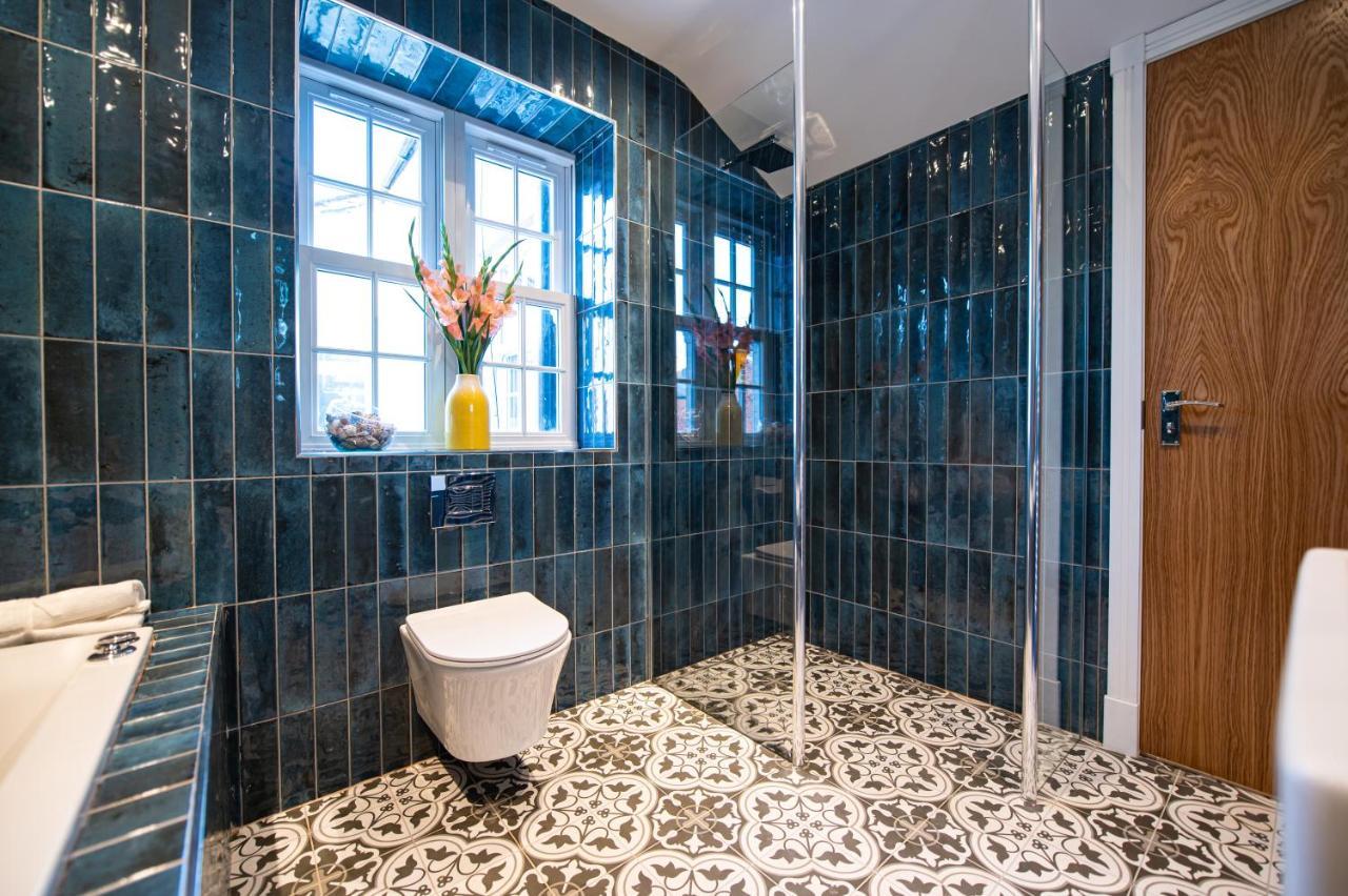 The Nest - Luxury 16 Person W Jacuzzi & Parking * Blackpool