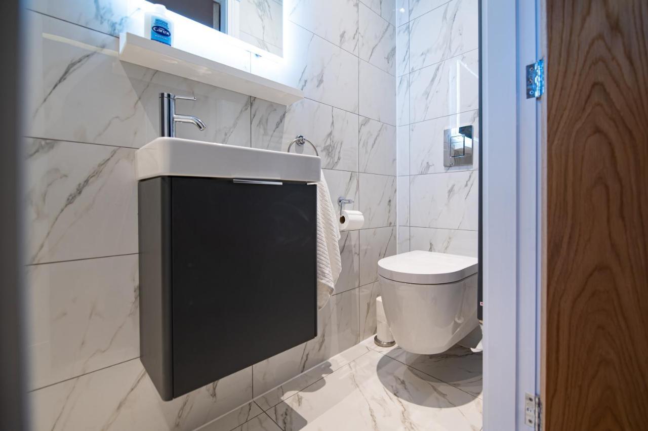 Apartment The Nest - Luxury 16 Person W Jacuzzi & Parking