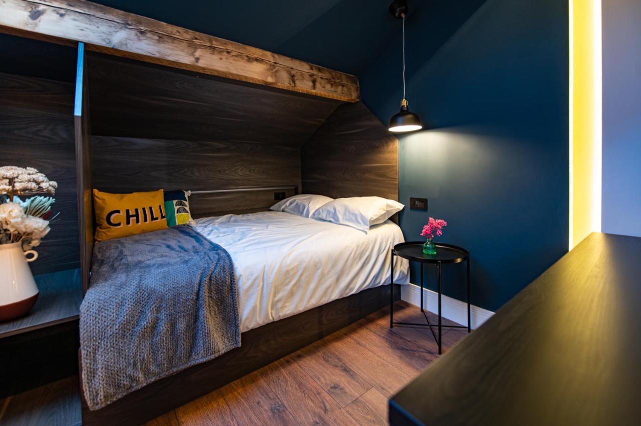The Nest - Luxury 16 Person W Jacuzzi & Parking Apartment