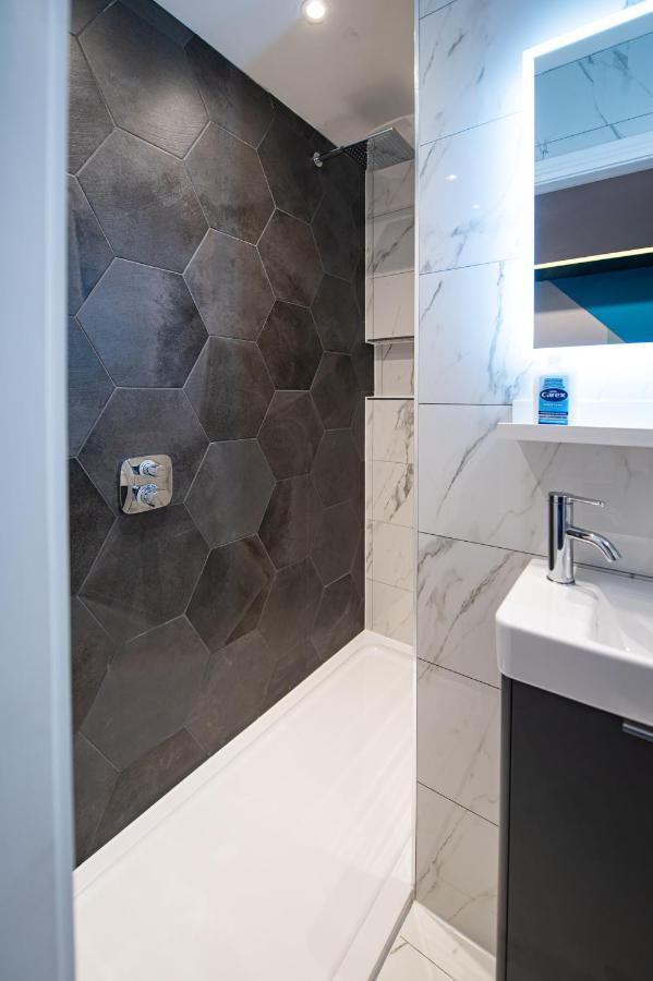 Apartment The Nest - Luxury 16 Person W Jacuzzi & Parking Blackpool